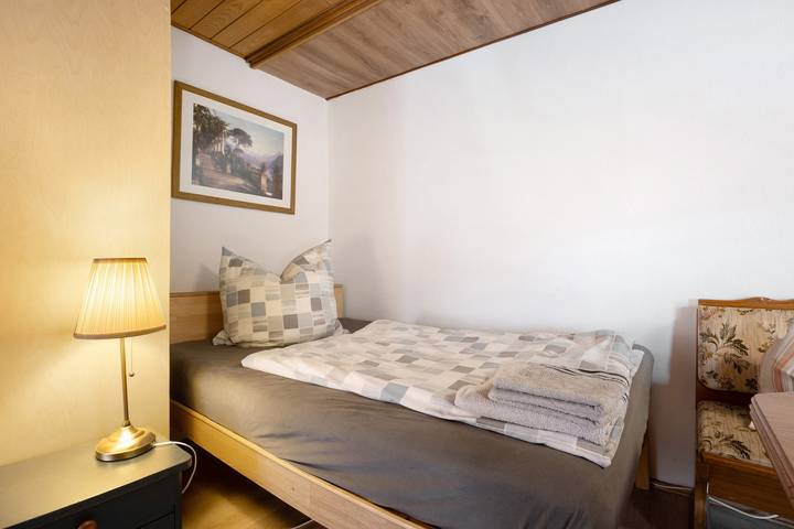 Estudio entero, Apartamento estudio 'Obere Ferienwohnung Im Nebengebäude' con piscina compartida, terraza y Wi-Fi in Naturpark niederlausitzer heidelandschaft (Brandenburg)