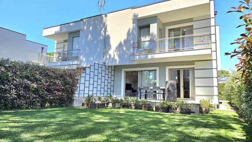 Villa für 8 Personen, mit Terrasse und Garten in Albanien