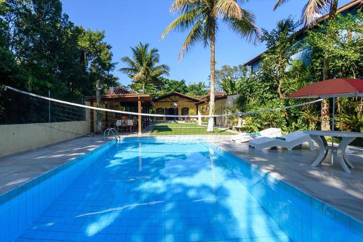 Casas e apartamentos de temporada para 10 pessoas, com jardim e piscina em Maresias