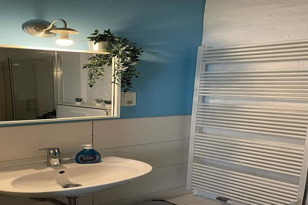 Entire apartment, Quiet 1 Zkb apartments in a prime location. Direct proximity to Com & old town in Cologne, Rhineland