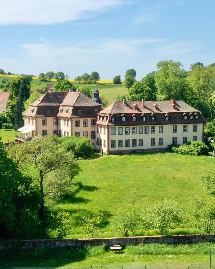 Ferienwohnung für 6 Personen, mit Terrasse und Garten sowie Ausblick in Zeitlofs
