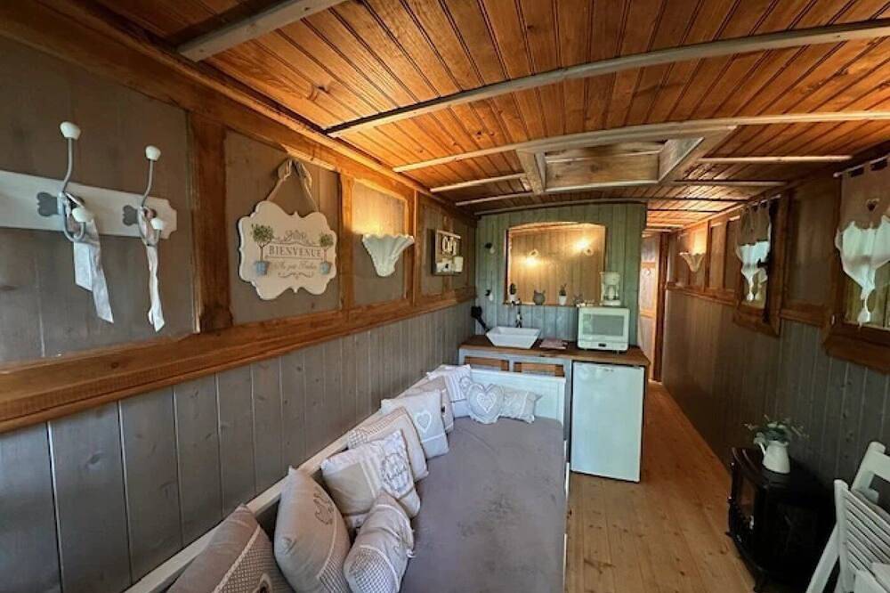 Zecamping 3* piscine chauffée jacuzzi locatif Tv 18m2 2 pers in Port-le-Grand, Région d'Abbeville