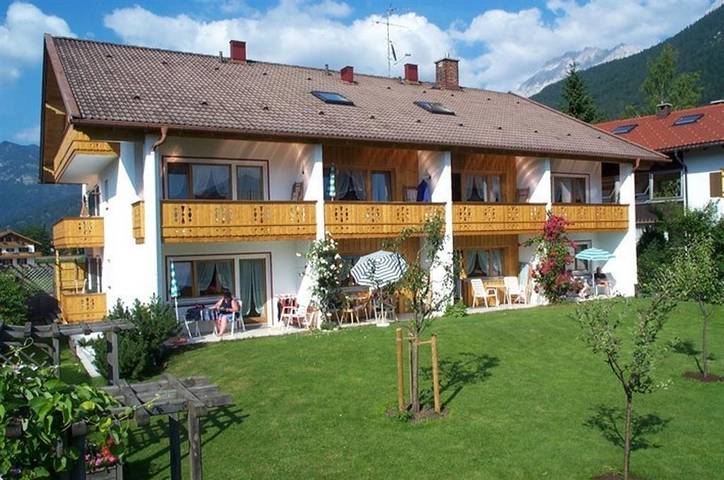 Ferienwohnung für 2 Personen, mit Terrasse und Ausblick im Mittenwald