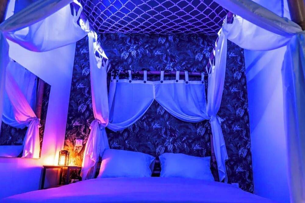 Appartement entier, Jungle Loveroom Centre Ville Pau 🌴 in Pau, Béarn