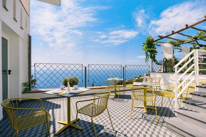 Chambre d’hôte pour 2 personnes, avec Balcon et Terrasse ainsi que Jardin et Vue à Furore - 4