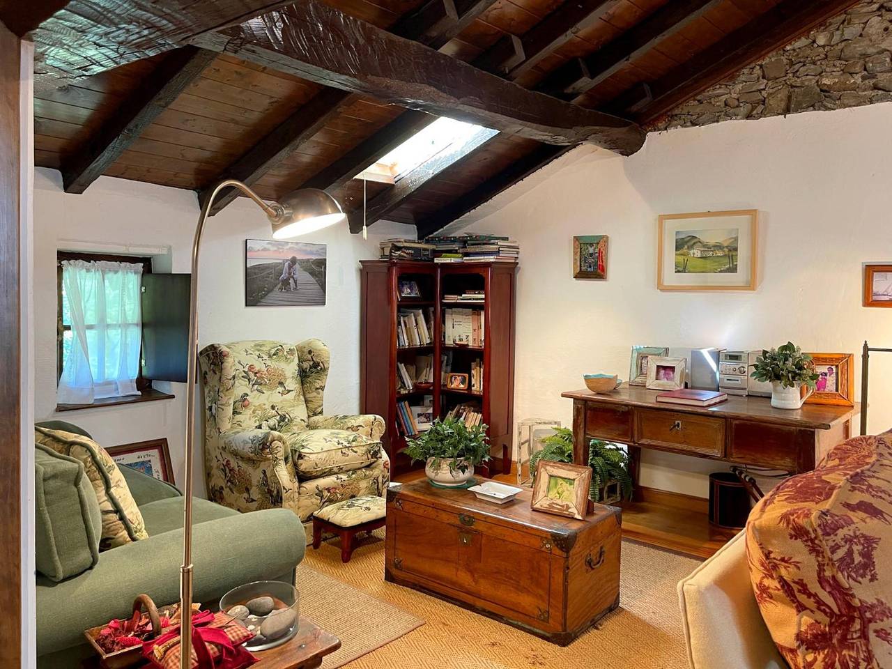 Casa Rural Garata: Traditional House with Mountain Views, Private Terrace and Wi-Fi in Arantza, Spanische Pyrenäen