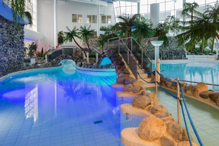Hotel für 4 Personen, mit Whirlpool und Terrasse sowie Garten und Pool in Kuusamo