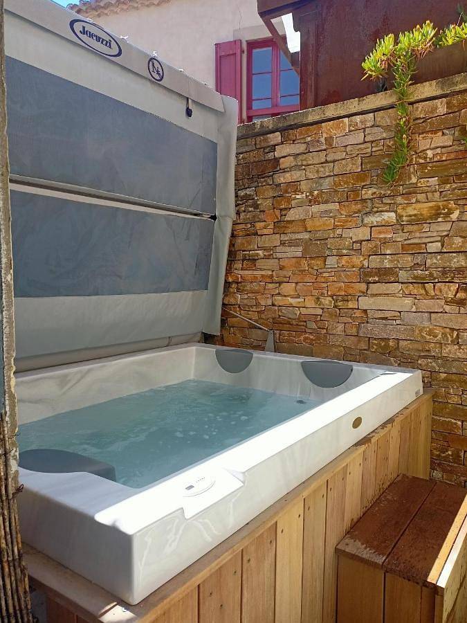 Location de vacances pour 4 personnes, avec jacuzzi et terrasse dans Cite Medievale - 2