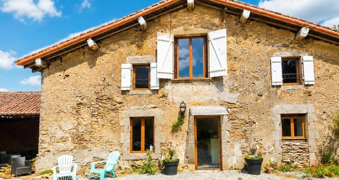 Apple Barn Cottage with 5 Bedrooms in Oradour-sur-Vayres, Parc naturel régional Périgord-Limousin