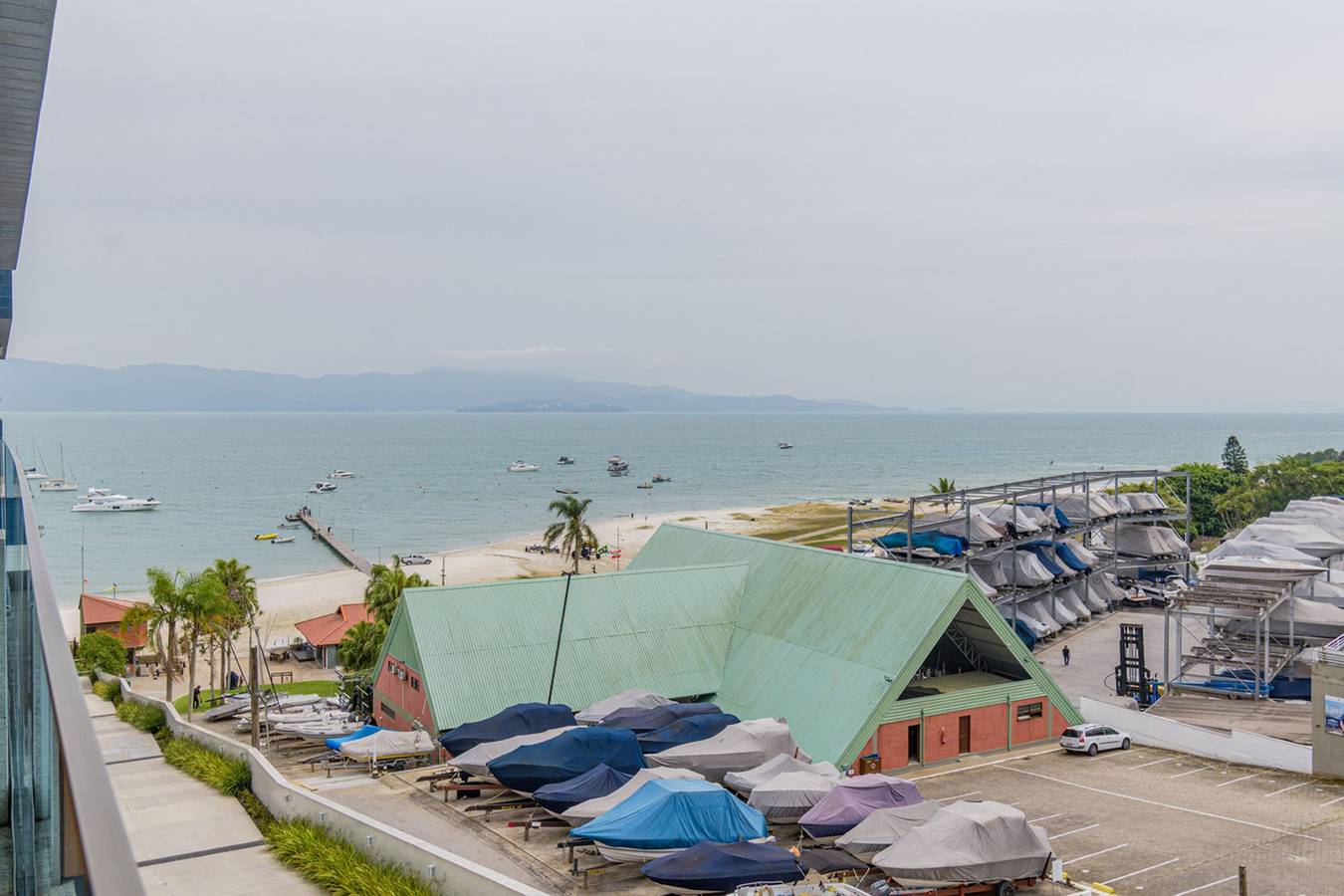 Entire apartment, Apto Pé na Areia com Varanda e Churrasqueira in Canasvieiras, Litoral Catarinense