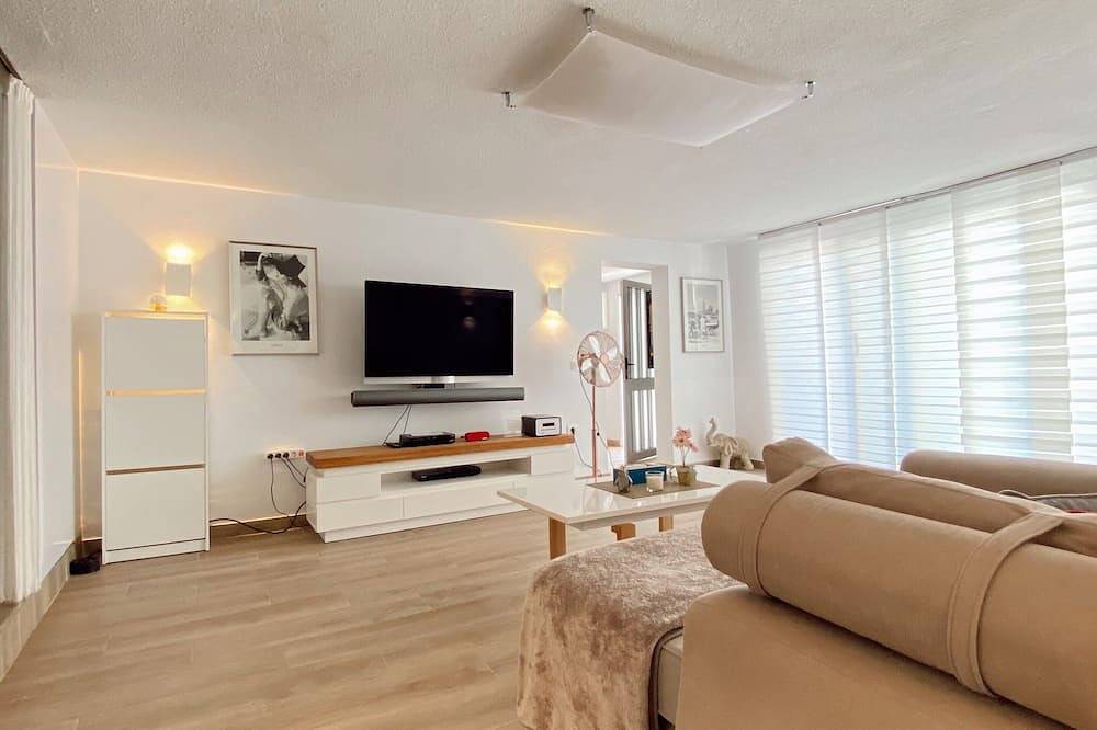 An idyllic oasis in South Tenerife between mountains & sea views in Chayofa, Arona
