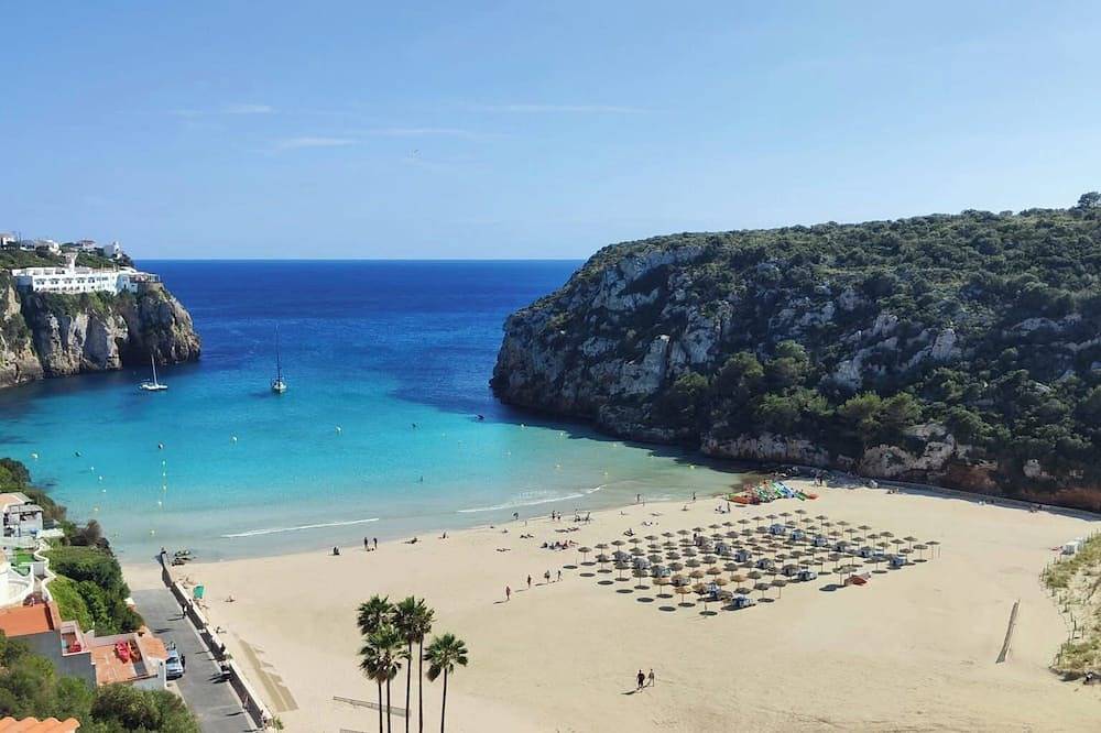 Beachfront, ocean view, just a step from the sand in Cala en Porter, Alaior Gemeinde