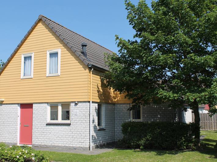 Vakantiehuis voor 8 personen, with terras and sauna as well as tuin in Wemeldinge