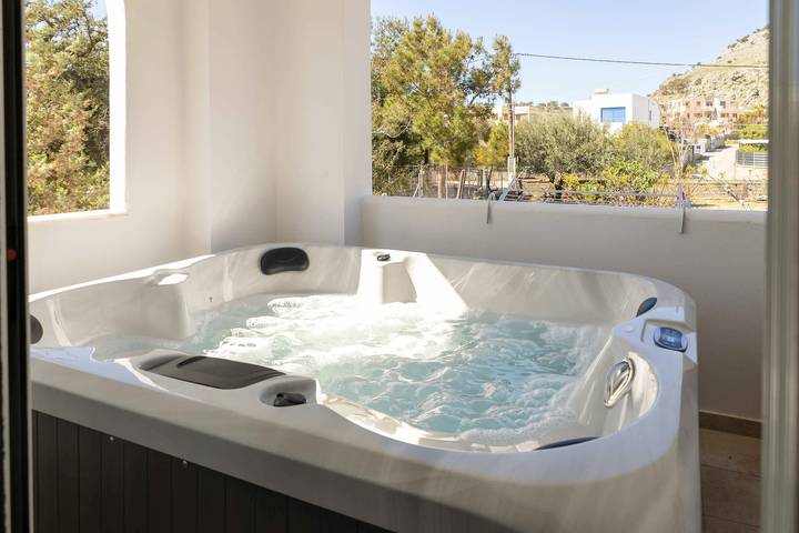 Entire apartment, Sinani Beachfront Gems Rhodes - Jacuzzi Apartment in Lardos (Municipality), Rhodes
