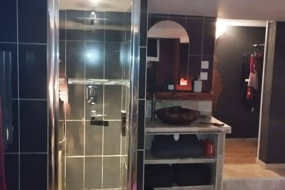 Entire apartment, Le Boudoir de Cormelles in Cormelles-le-Royal, Caen region