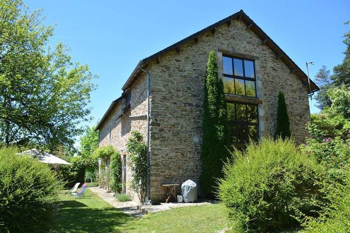 Location de vacances pour 12 personnes, avec jardin à Altillac