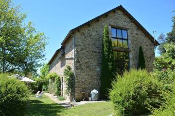 Gîte pour 12 personnes, avec jardin à Altillac