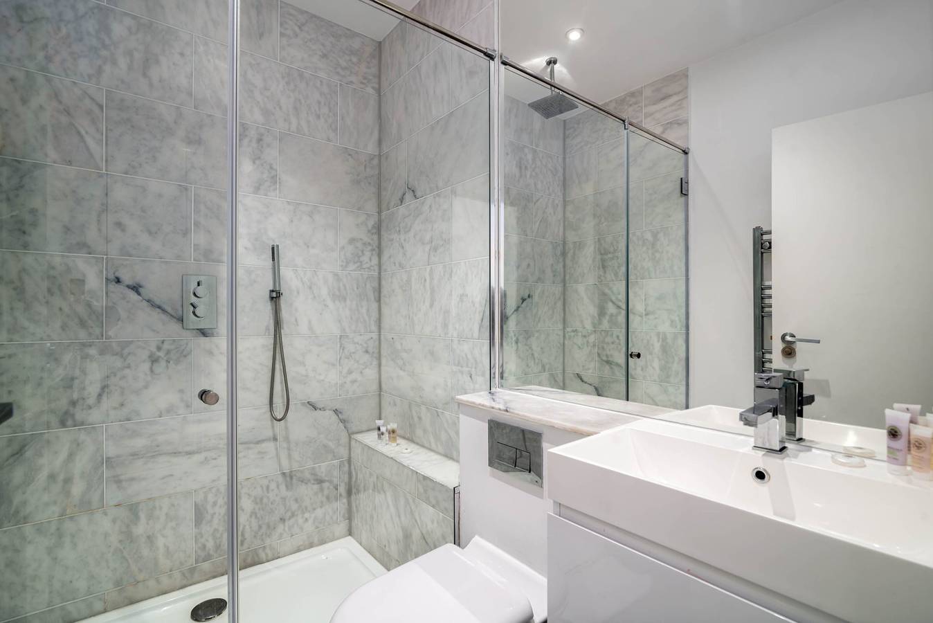 Entire apartment, Guestready - West Kensington Home in Hammersmith and Fulham, London