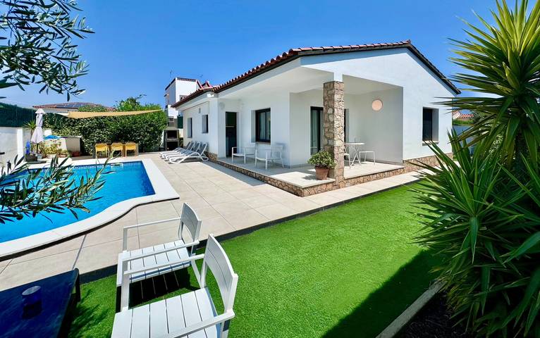 Casa rural para 8 personas, con Terraza y Jardín en Ventalló - 2