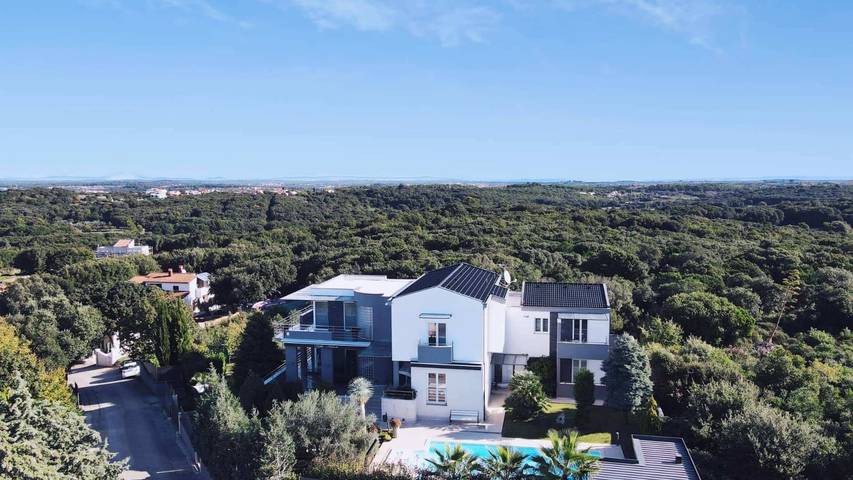 Ferienhaus für 10 Personen, mit Pool und Balkon/Terrasse, mit Haustier in Pjescana Uvala