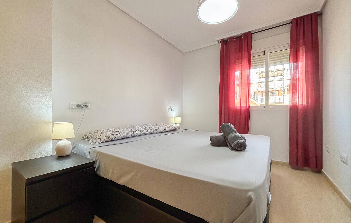Entire holiday apartment, Beachside Apartment with Pool, WiFi & Parking in Cartagena, Costa Cálida