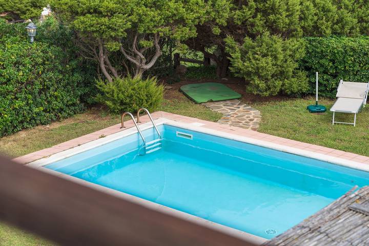 Villa La Rocca avec piscine, Wi-Fi, balcon, terrasse, vue sur la mer in Punta De Su Turrione, Stintino