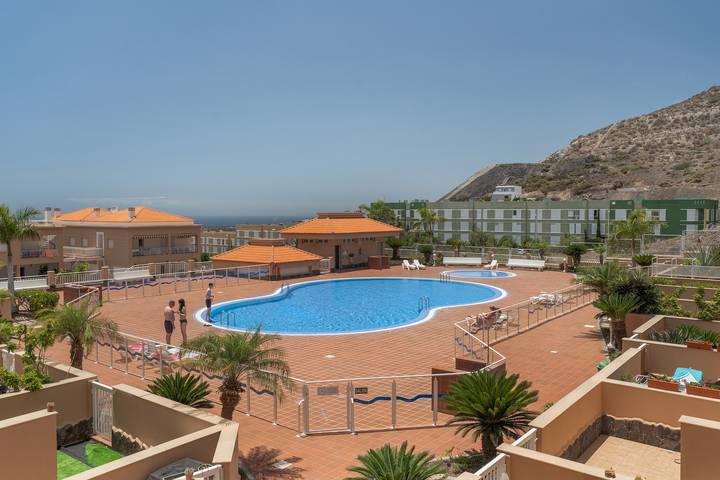 Ganze Wohnung, Ferienwohnung 'Brisas Chasna 2' mit Meerblick, Gemeinschaftspool und WLAN in Adeje, Teneriffa Süd