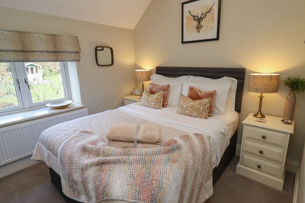 Rose Cottage, family friendly, luxury holiday cottage in Matlock in Matlock, Derbyshire