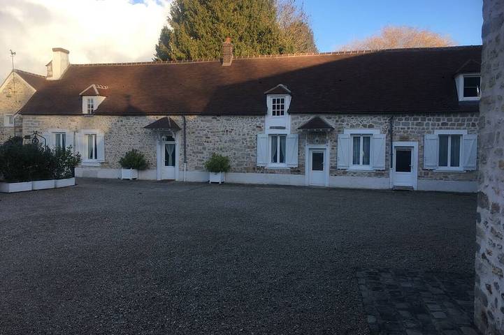 Location de vacances pour 14 personnes, avec Jacuzzi ainsi que Terrasse et Jardin à Moigny-sur-École