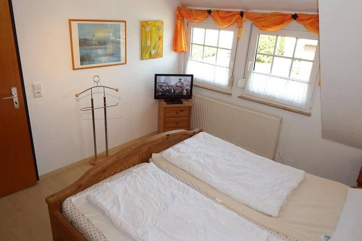 Ferienhaus für 6 Personen, mit Terrasse und Pool sowie Garten in Ostfriesland - 3