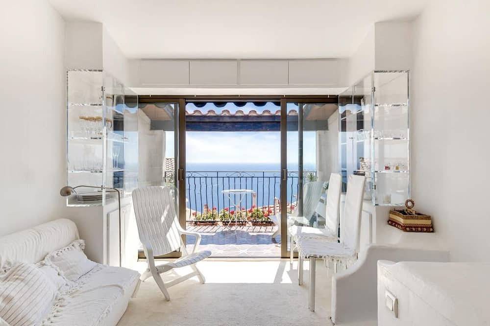 Vues panoramiques sur Monaco et la Méditerranée in Roquebrune-Cap-Martin, Côte méditerranéenne (France)