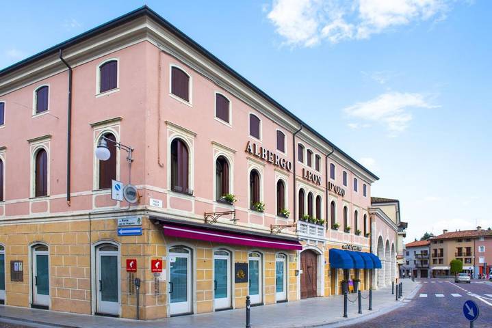 Hôtel à Maniago