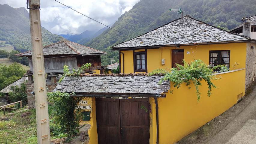 Casa rural para 6 personas, con jardín, Se admiten mascotas en Parque Natural de las Fuentes del Narcea, Degaña e Ibias - 2