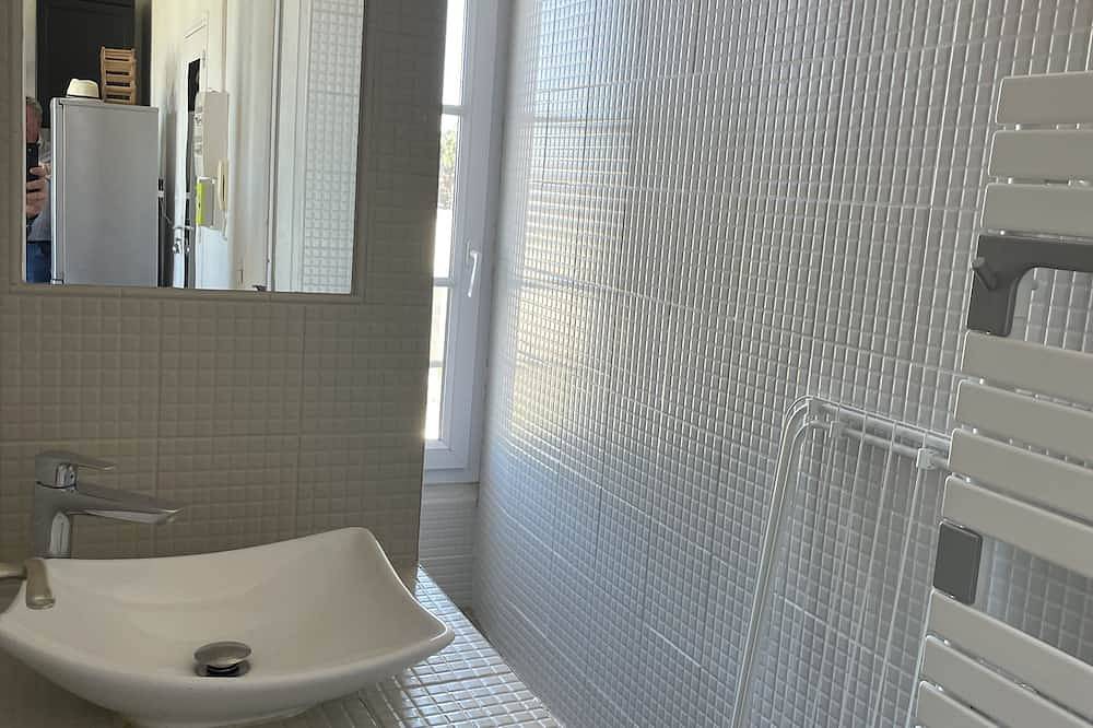 Appartement entier, Appartement La Vigie - 30 m de la mer, petite vue mer in Saint-Aubin-sur-Mer (Calvados), Région de Caen