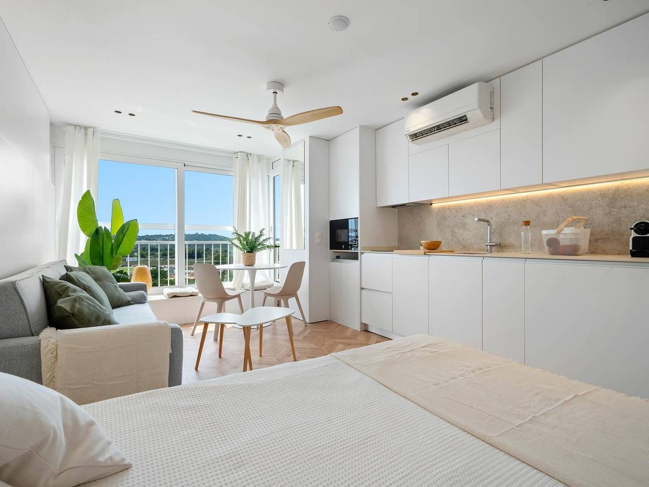 Apartamento vacacional entero, Loft romántico vistas mar a 8km Port Aventura in Platja de la Pineda, Costa Dorada