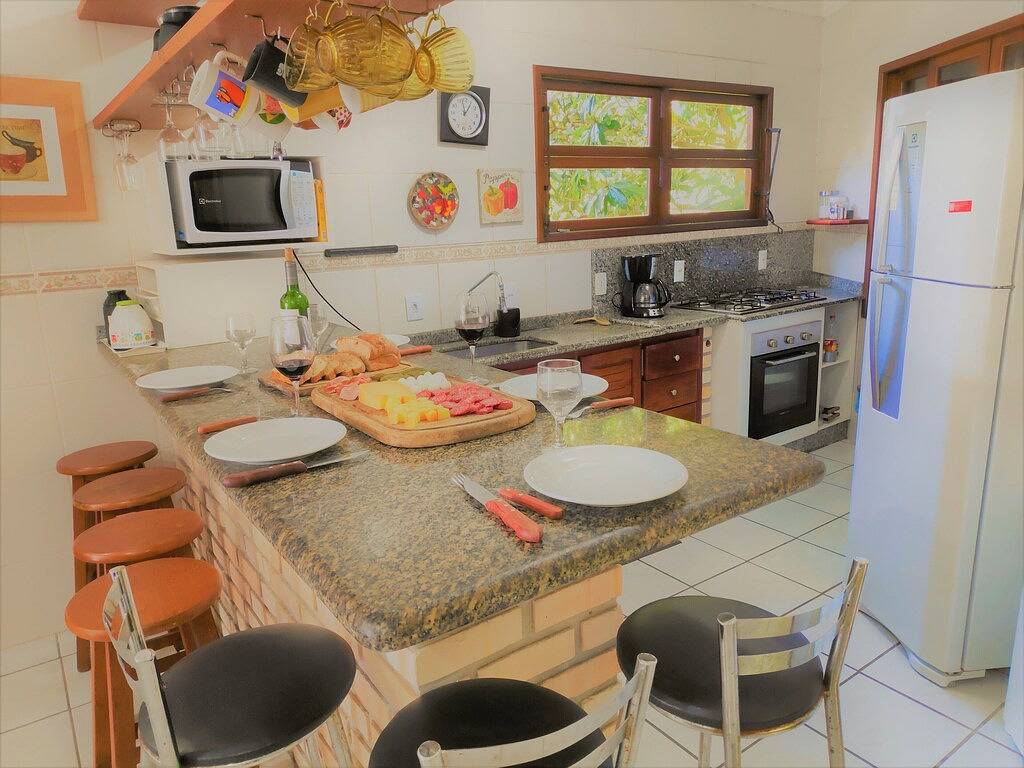 Schönes Haus mit 4 Schlafzimmer das Meer ein paar Meter vom Sand mit Blick auf in Pântano do Sul, Florianópolis