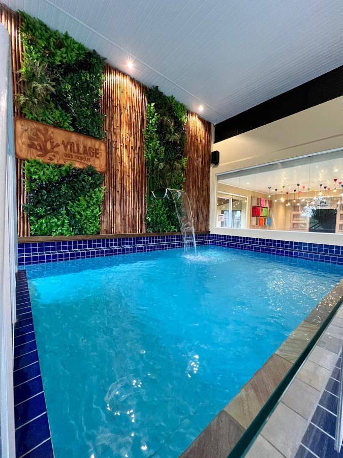 Casas e apartamentos de temporada para 4 pessoas, com jardim e piscina em Matinhos