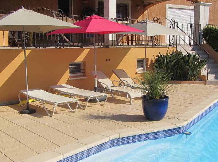 Villa pour 4 personnes, avec terrasse ainsi que jardin et piscine dans le Sud de la France - 3