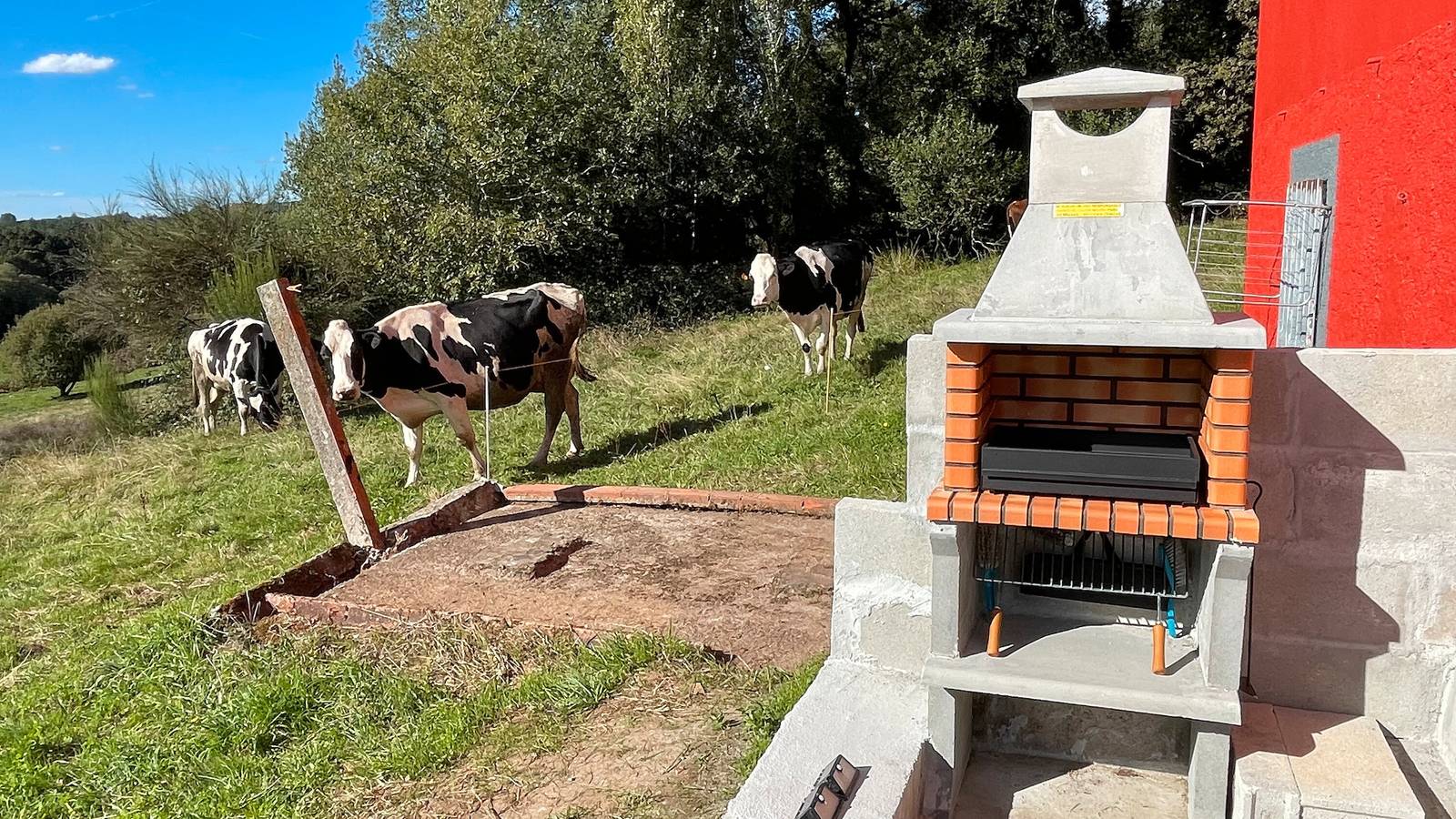 Holiday Home 'As Neveiras' with Mountain Views, Private Garden and Wi-Fi in Forcarei, Pontevedra Province