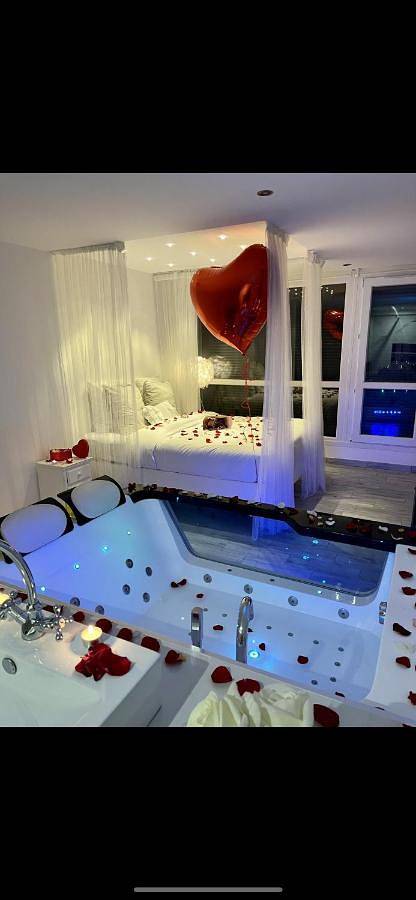 Gîte pour 2 personnes, avec jacuzzi ainsi que sauna et terrasse à Talant - 4