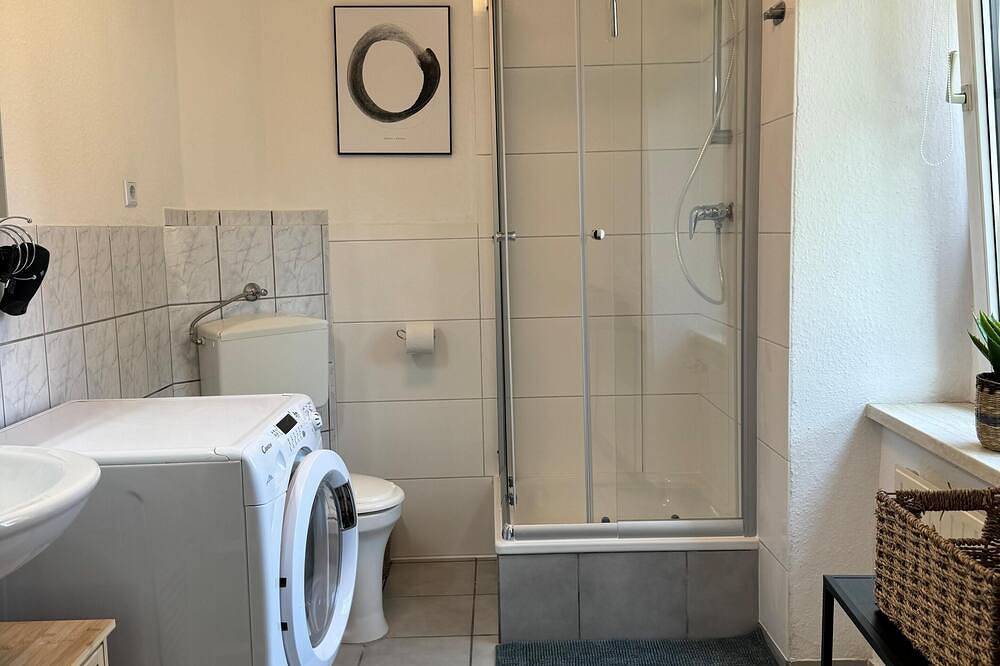 Entire apartment, Simple apartment \"Hannes\" in Halle including parking space in Halle (Saale), Saale-Unstrut