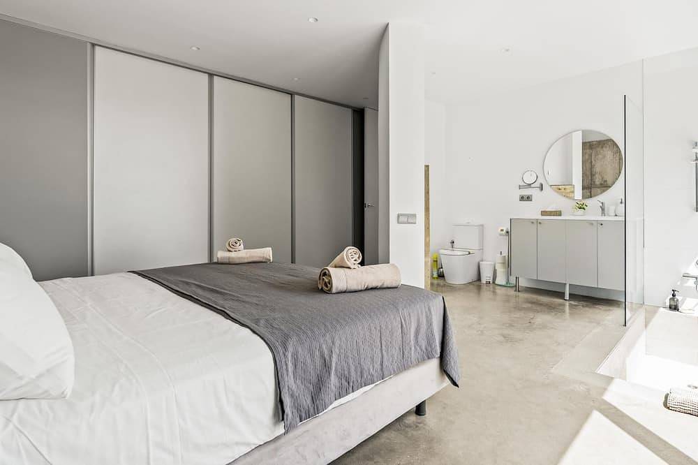 Design villa with views and pool in Urbanizacion Montcabrer, Cabrils