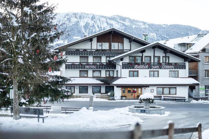 Hotel, mit Balkon und Terrasse sowie Ausblick in Lingenau - 3