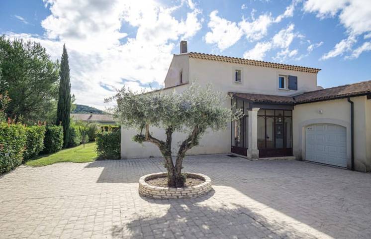 Location de vacances pour 6 personnes, avec jardin ainsi que piscine et terrasse à Saumane-de-Vaucluse - 2