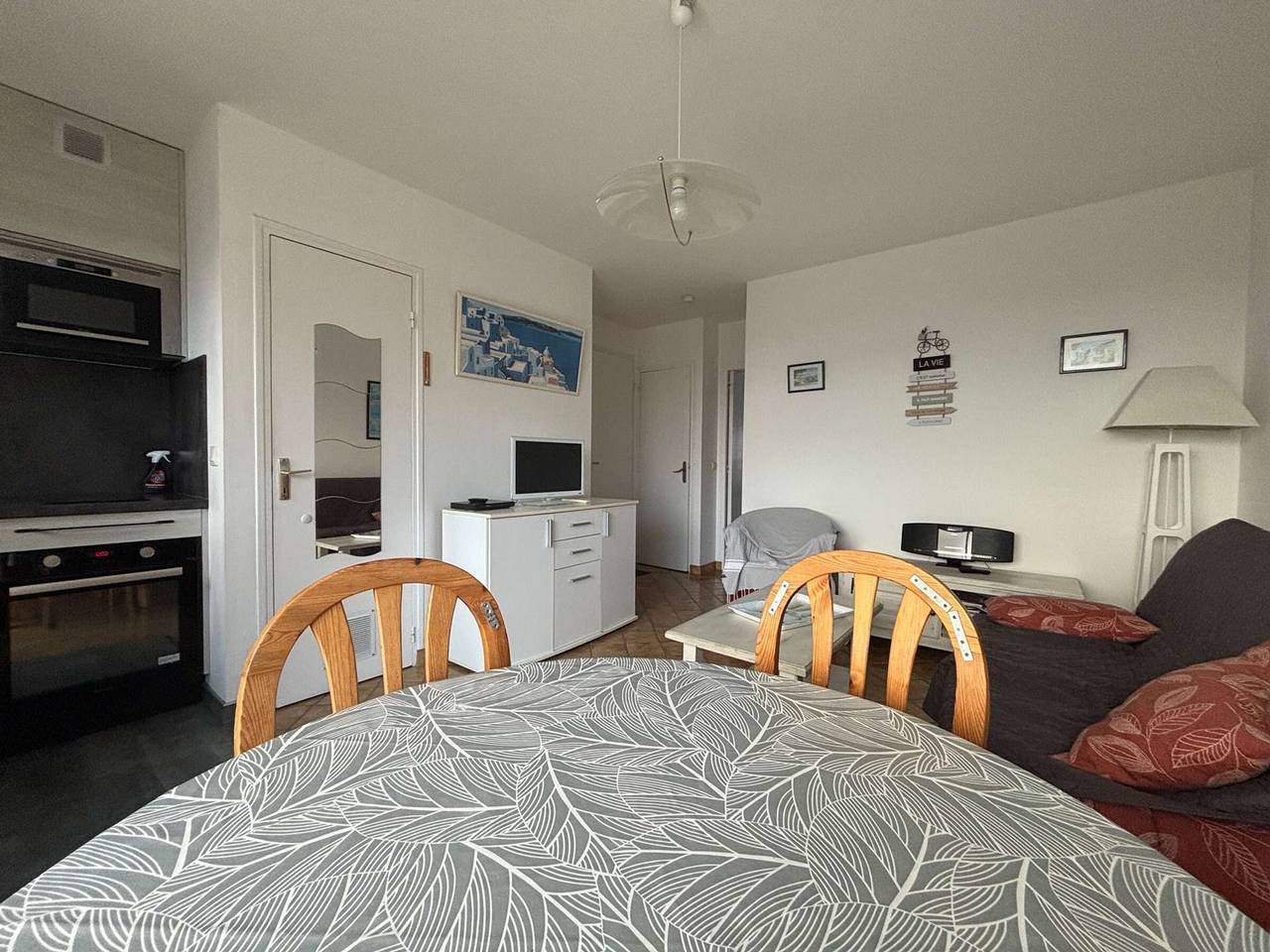 Ganze Wohnung, Charmante T3-Wohnung mit Terrasse und Parkplatz in Royan in Vaux-sur-Mer, Côte de Beauté