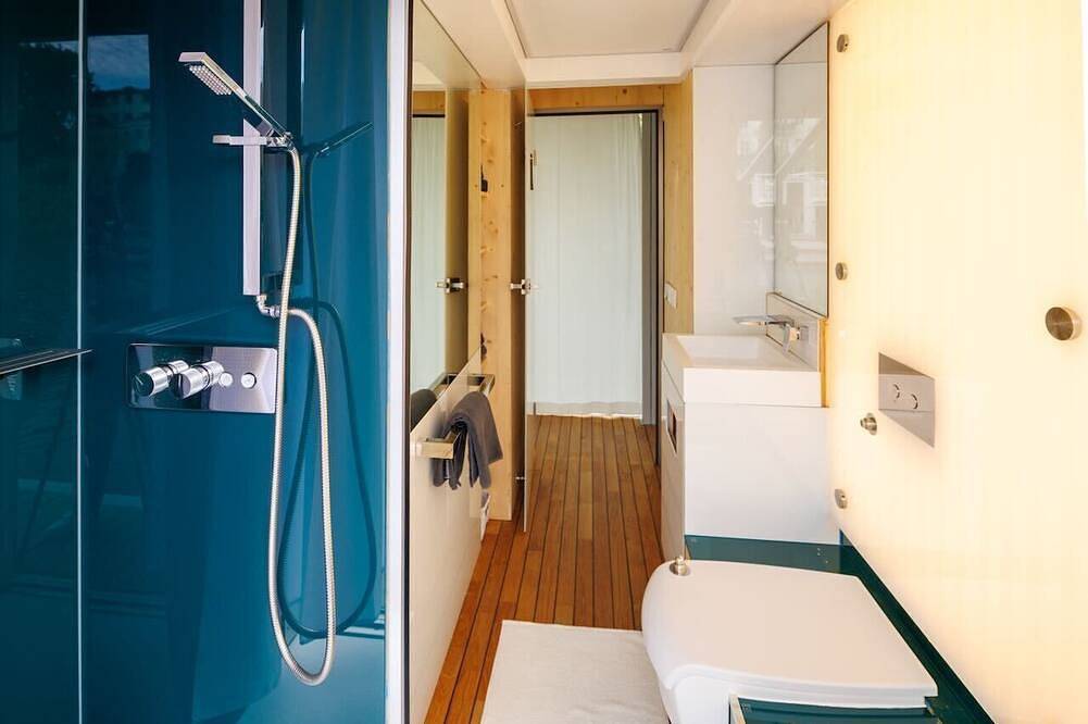 Nido – stilvoll entspannen auf Berlins exklusivstem und naturnahem Hausboot. in Moabit Berlin, Berlin
