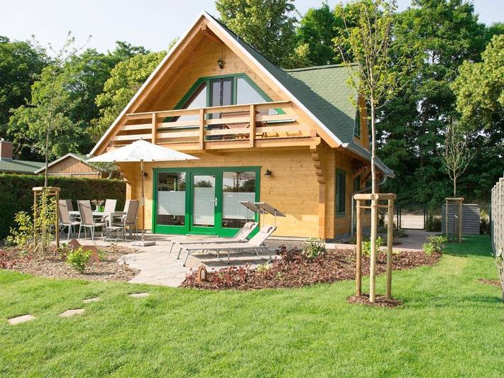 Ferienhaus für 6 Personen, mit Balkon und Terrasse sowie Garten und Sauna in Neukalen