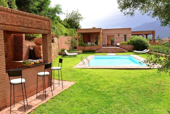 Chambre d’hôte pour 3 personnes, avec piscine ainsi que vue et jardin