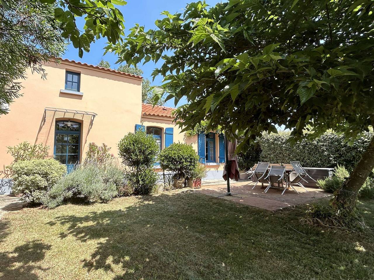 Quiet 3-Bedroom House, 6 Guests, 350m from Beach, Private Garden & Parking in L'Épine, Noirmoutier