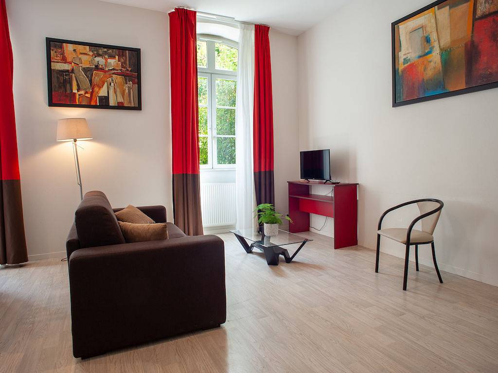 Appartement entier, Appartement de vacances pour 6 personnes avec piscine in Dinan, Région de Dinan